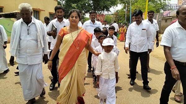 Chitradurga students come to schools in bullock carts 