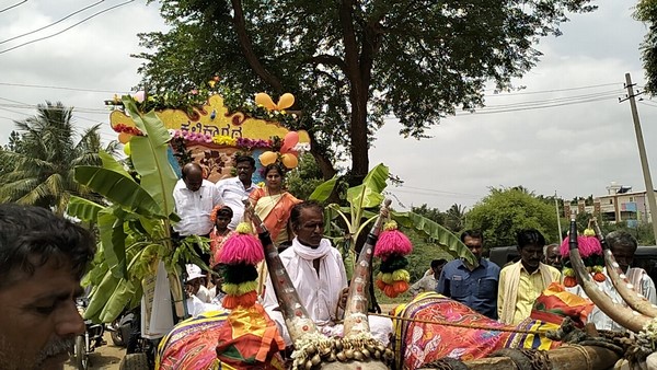 Chitradurga students come to schools in bullock carts 