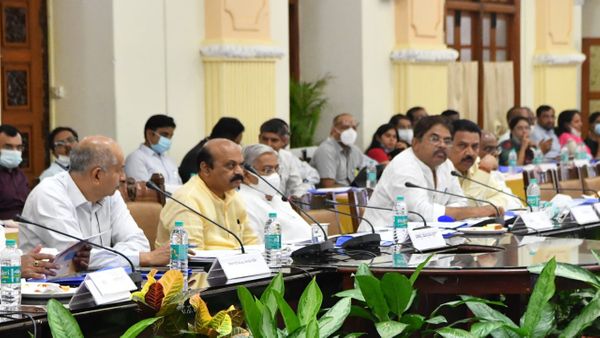 ಸಿಎಂ ಮತ್ತು ಜಿಲ್ಲಾಧಿಕಾರಿ ಸಭೆಯಲ್ಲಿ ಸಚಿವರ ಉಪಸ್ಥಿತಿ 