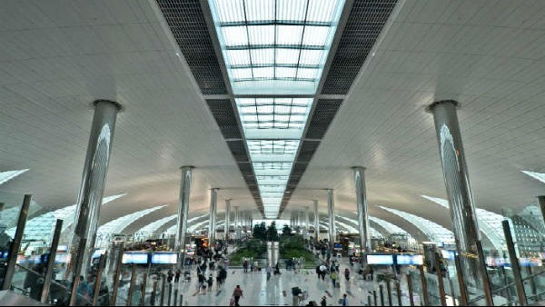 Worlds second busiest airport: Delhi Airport will Overtake Dubai in March 