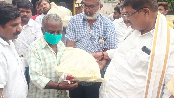 Minister K Gopalaiah distribution of food kit to 1500 families Minister K Gopalaiah distribution of food kit to 1500 families