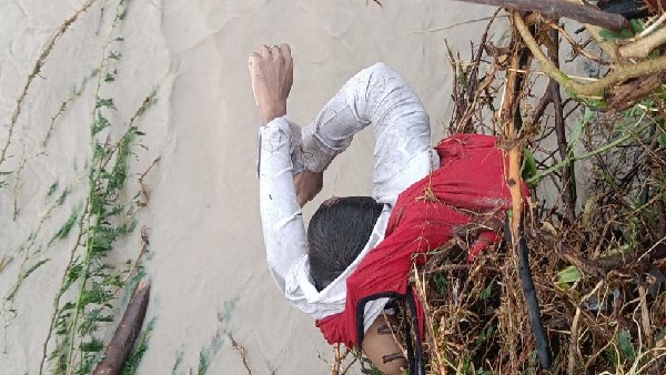 Rain In Dharwad Four People Rescued From Flood Water 