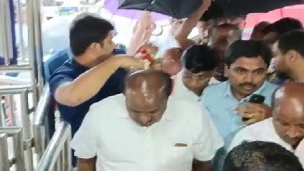 Kumaraswamy worshiped Chamundeshwari for the success of Janata Jaladhare 