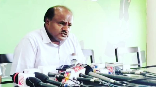 ಒಂದೇ ಕಲ್ಲಿನಲ್ಲಿ ಅನೇಕ ಹಕ್ಕಿ 