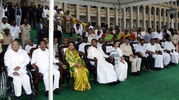 ತೃತೀಯರಂಗದ ವೇದಿಕೆಗೆ ಹರಸಾಹಸ