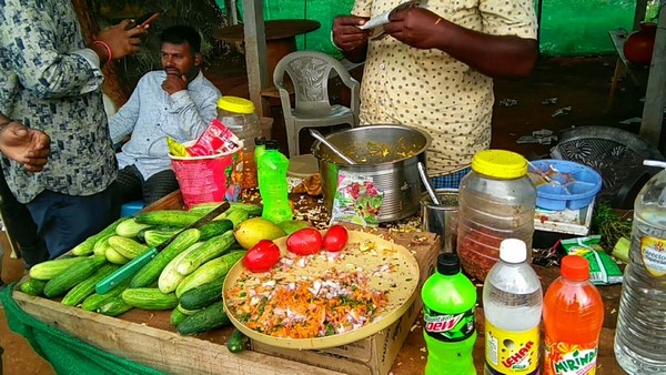 ಮೈಸೂರು ಮಂಡಕ್ಕಿಯೂ ದುಬಾರಿ ಮೈಸೂರು ಮಂಡಕ್ಕಿಯೂ ದುಬಾರಿ