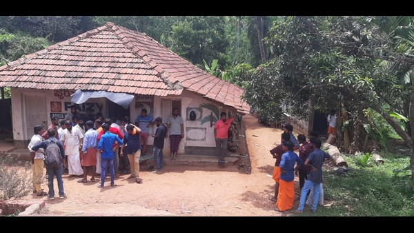 ಬಾಲಕಿಗೆ ಏಚ್ಚರಿಕೆ ನೀಡಿದ್ದ ಪೋಷಕರು: 