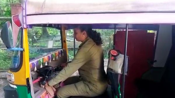 Met Women Auto Driver of Hubballi Who Support Family 