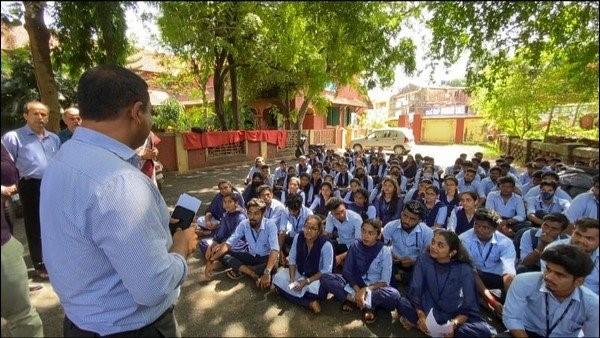ಸಮವಸ್ತ್ರ ಕಡ್ಡಾಯ ಸಮವಸ್ತ್ರ ಕಡ್ಡಾಯ