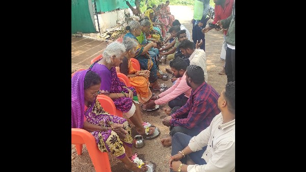 Youths Of Hubballi Celebrate Mothers Day In Unique Way Youths Of Hubballi Celebrate Mothers Day In Unique Way