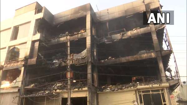 Delhi Fire: 27 Dead, Several Others Injured in Massive Blaze Near Mundka Metro Station Delhi Fire: 27 Dead, Several Others Injured in Massive Blaze Near Mundka Metro Station