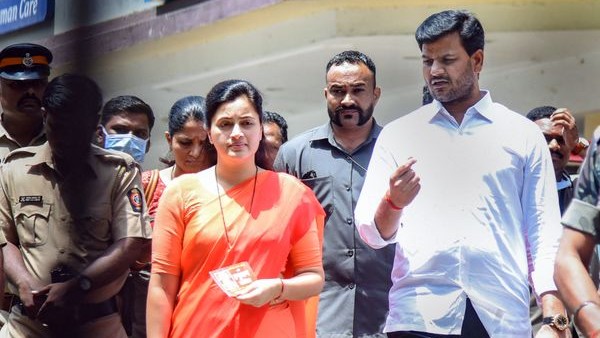 MP Navneet Rana discharged from hospital, open challenge to Uddhav Thackeray