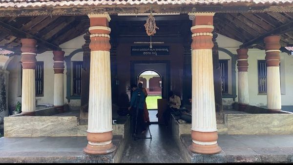 ಅರ್ಧದಷ್ಟು ದೈವಸಾನಿಧ್ಯವು ಮಸೀದಿಯಲ್ಲಿದೆ 
