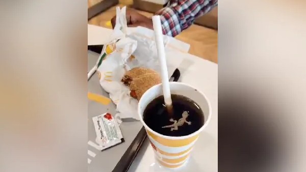 Video: Dead lizard found at McDonalds Cooldrinks, Ahmedabad Video: Dead lizard found at McDonalds Cooldrinks, Ahmedabad