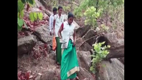 ತಂಡದಲ್ಲಿ ಇಬ್ಬರು ಮಹಿಳೆಯರು 