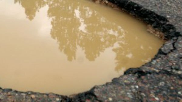 ರಸ್ತೆ ಗುಂಡಿಗಳ ಹಾವಳಿ 