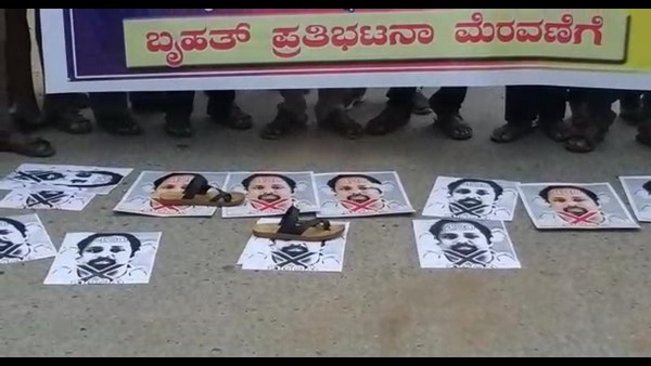 Protest against rohit chakratirtha in chamarajanagara