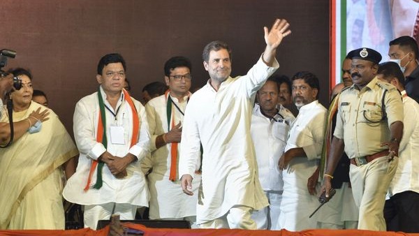 ಒಂದೂವರೆ ವರ್ಷ ಬಾಕಿ ಇರುವಂತೆ ಚುನಾವಣಾ ಪ್ರಚಾರಕ್ಕೆ ಚಾಲನೆ ಒಂದೂವರೆ ವರ್ಷ ಬಾಕಿ ಇರುವಂತೆ ಚುನಾವಣಾ ಪ್ರಚಾರಕ್ಕೆ ಚಾಲನೆ