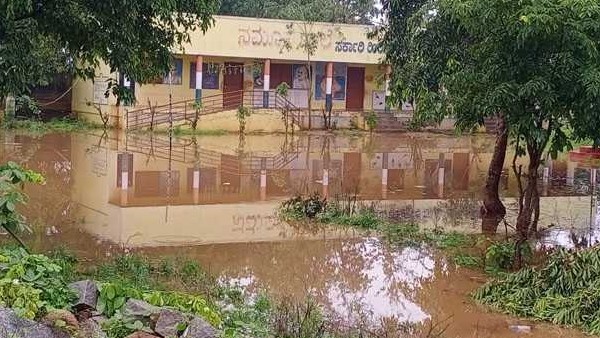 Chithradurga: school submerged due to heavy rain