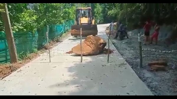 BJP Workers Blocked Newly Constructed Road At Kalasa 