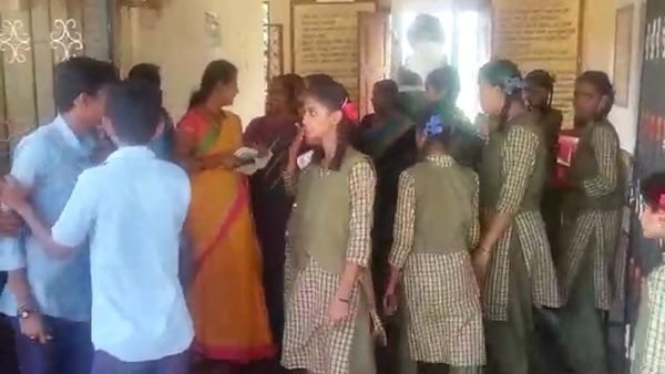 Demand for Enrollment at Bidanala Govt School Hubballi