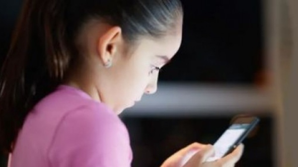 Screen Time for Kids : How much screen time is healthy for children? 