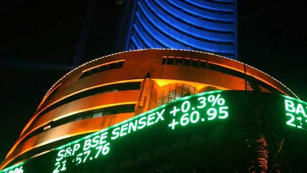 Indian Stock Markets Tumble and Rupee in Record Low against Dollar 