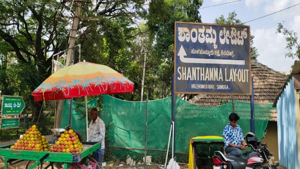 ಕಾಲುವೆಗೆ ಸಿಮೆಂಟ್ ತಡೆಗೋಡೆ 