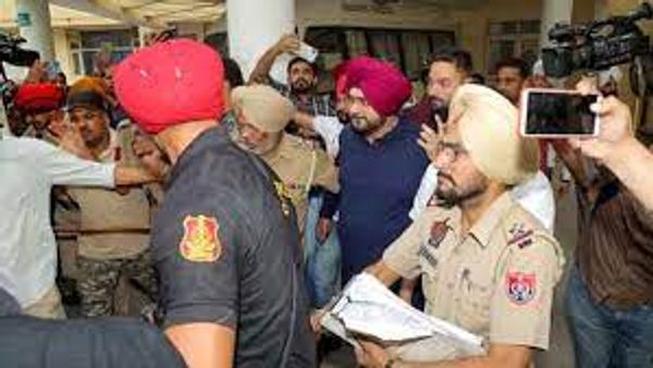 Jailed Navjot Singh Sidhu Taken to Hospital for Check Up Jailed Navjot Singh Sidhu Taken to Hospital for Check Up