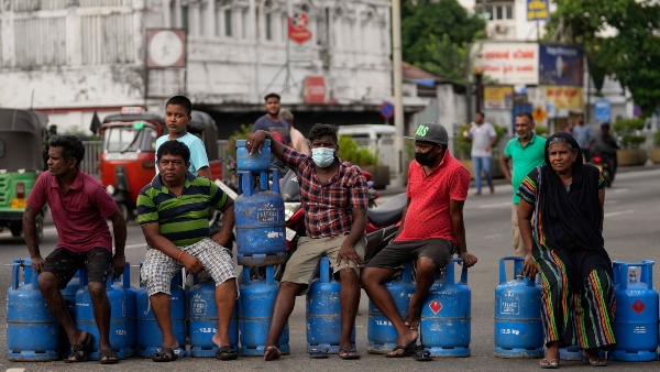 ರಾಷ್ಟ್ರದಾದ್ಯಂತ ಕರ್ಫ್ಯೂ ರಾಷ್ಟ್ರದಾದ್ಯಂತ ಕರ್ಫ್ಯೂ