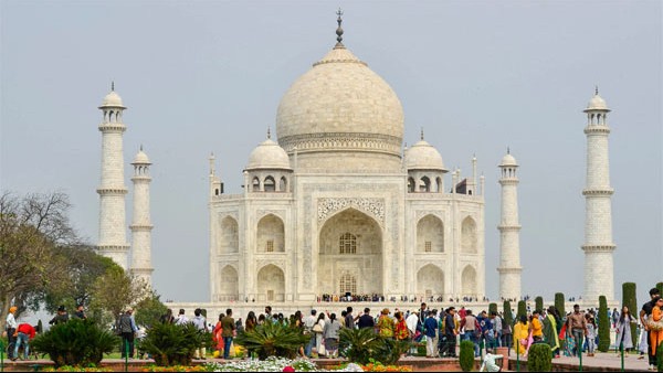 ಶಿಥಿಲಗೊಂಡ ಸುಣ್ಣದ ಪ್ಲಾಸ್ಟರ್ ತೆಗೆದು ತಾಜಾ ಕೋಟ್ ಶಿಥಿಲಗೊಂಡ ಸುಣ್ಣದ ಪ್ಲಾಸ್ಟರ್ ತೆಗೆದು ತಾಜಾ ಕೋಟ್