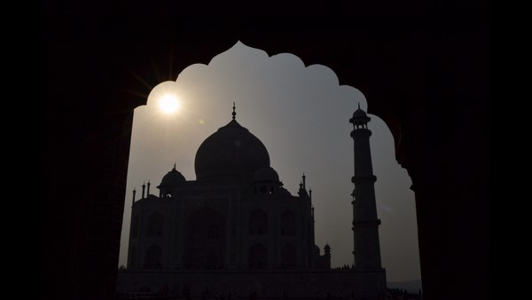 What is the secret of those 22 rooms doors closed in Taj Mahal?