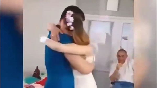  Video: Ukrainian Nurse Who Lost Both Legs in Blast Shares First Dance With Husband 