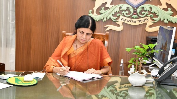 Vandita Sharma, IAS take charge as the new Chief Secretary to Karnataka Government