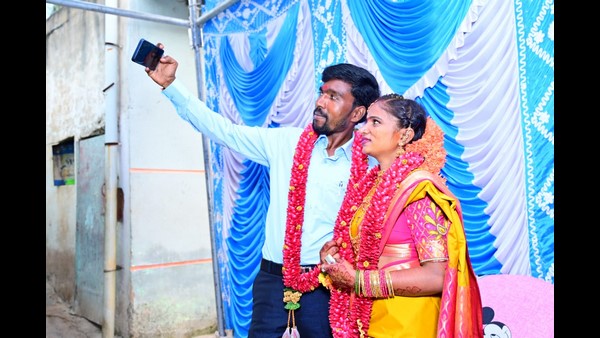 Vote for HD Kumaraswamy: Chitradurga Marriage card viral