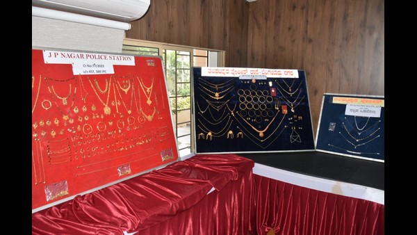 ಗಮನವನ್ನು ಬೇರೆಡೆ ಸೆಳೆಯುವ ಖತರ್ನಾಕ್ ಟೀಮ್ 