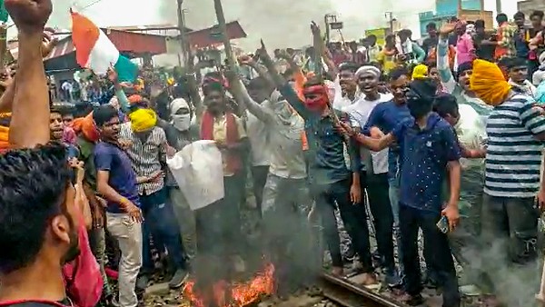 Ex Army Chief VP Malik Supports Agnipath, Calls Violent Protestors as Unfit For Army Recruitment Ex Army Chief VP Malik Supports Agnipath, Calls Violent Protestors as Unfit For Army Recruitment