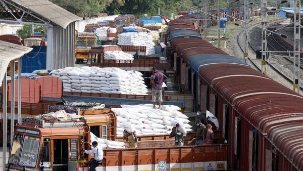 Fertilizer Shortage in Across Karnataka by Government Negligence Fertilizer Shortage in Across Karnataka by Government Negligence