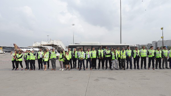 ಪೈಲಟ್ ತರಬೇತಿ ಕೇಂದ್ರ ಹೊಂದಿರುವ ಆಕಾಶ