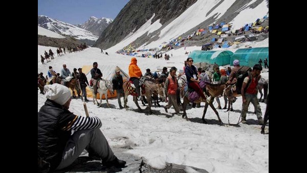 ಮೂವರು ಯಾತ್ರಾರ್ಥಿಗಳಿಗೆ ಹೃದಯಾಘಾತ 