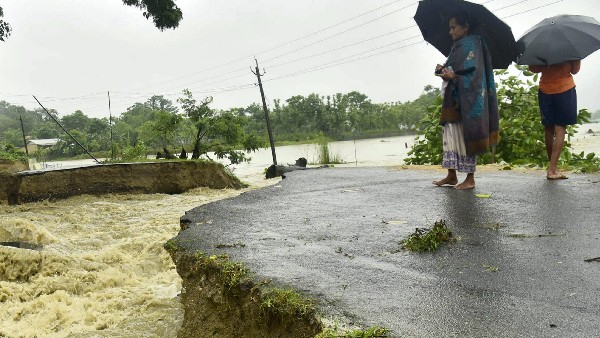 ಹಲವು ಪ್ರದೇಶಗಳಲ್ಲಿ ಭೂ ಕುಸಿತ 