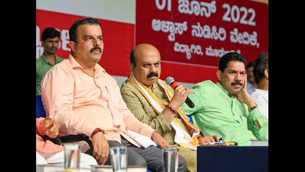 ದೊಡ್ಡ ಸಂಖ್ಯೆಯ ವಿದ್ಯಾರ್ಥಿಗಳನ್ನು ನೋಡುವ ಭಾಗ್ಯ ನನ್ನದಾಗಿದೆ 