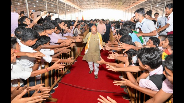 ಆರ್ಥಿಕವಾಗಿ ಸಬಲರಾಗಬೇಕು: ಮುಖ್ಯಮಂತ್ರಿ ಕಿವಿಮಾತು 