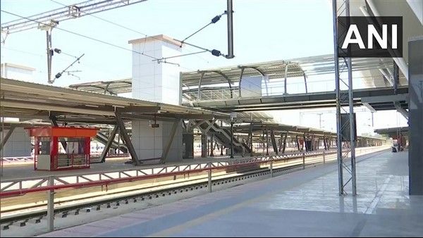 ಮೊದಲ ರೈಲು ಸೋಮವಾರ ಸಂಚಾರ ಆರಂಭ 