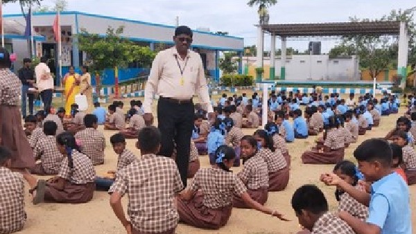 ದತ್ತು ಪಡೆದವರೇ ಗಿಡಗಳ ಪಾಲನೆ ನೋಡಬೇಕಿದೆ ದತ್ತು ಪಡೆದವರೇ ಗಿಡಗಳ ಪಾಲನೆ ನೋಡಬೇಕಿದೆ