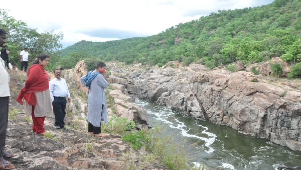 Deputy Commissioner Charulata Somal Visits Mekedatu Area