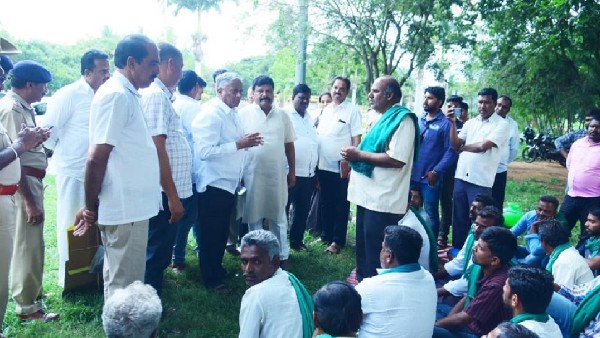 Farmers Stop Protest in Chamarajanagar After Speaking With Minister V Somanna
