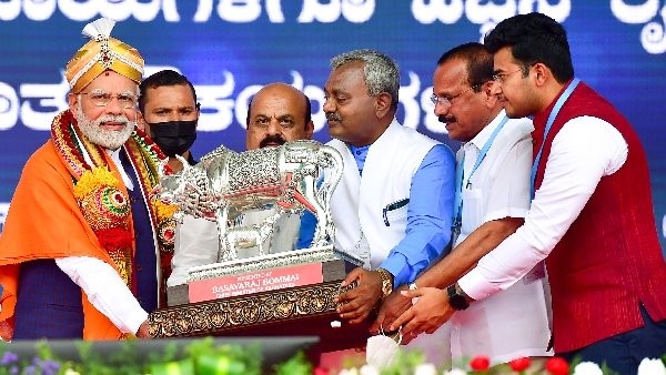  ಸಿಎಂ ಬೊಮ್ಮಾಯಿಯಿಂದ ಮೋದಿ ವೇದಿಕೆಯ ಭರ್ಜರಿ ಸದ್ಬಳಕೆ