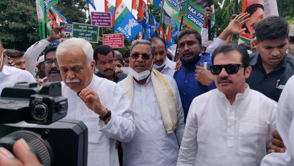 ಬ್ಯಾರಿಕೇಡ್ ಹತ್ತಲು ಹೋಗಿ ಬಿದ್ದವರು: 