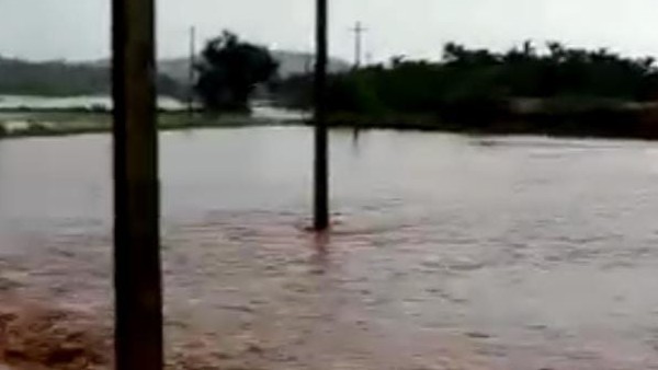 Davangere: Villagers Rescue A Woman From Being Washed Away in Overflowing River Water